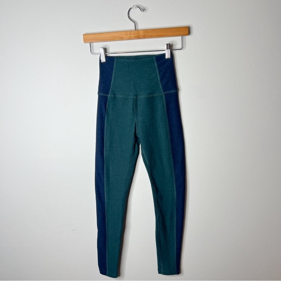 Beyond Yoga Spacedye Vivid Colorblock Legging in Green Heather Navy - Picture 3 of 8